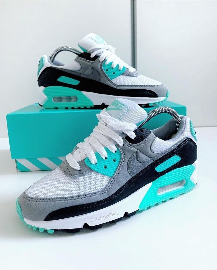 Nike 90 Air Max Essential